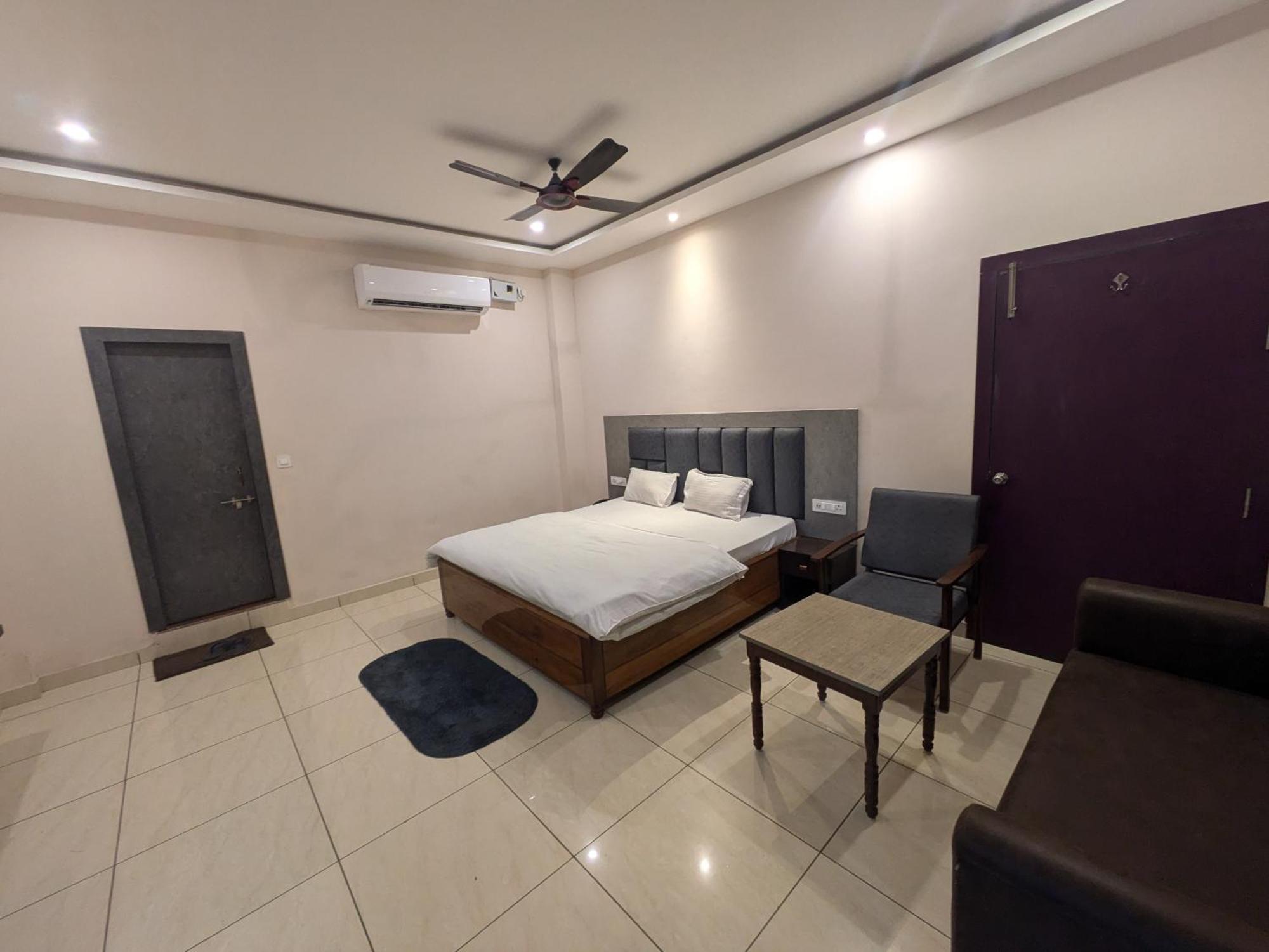 Kishori Vatika Hotel Ramnagar  Ngoại thất bức ảnh