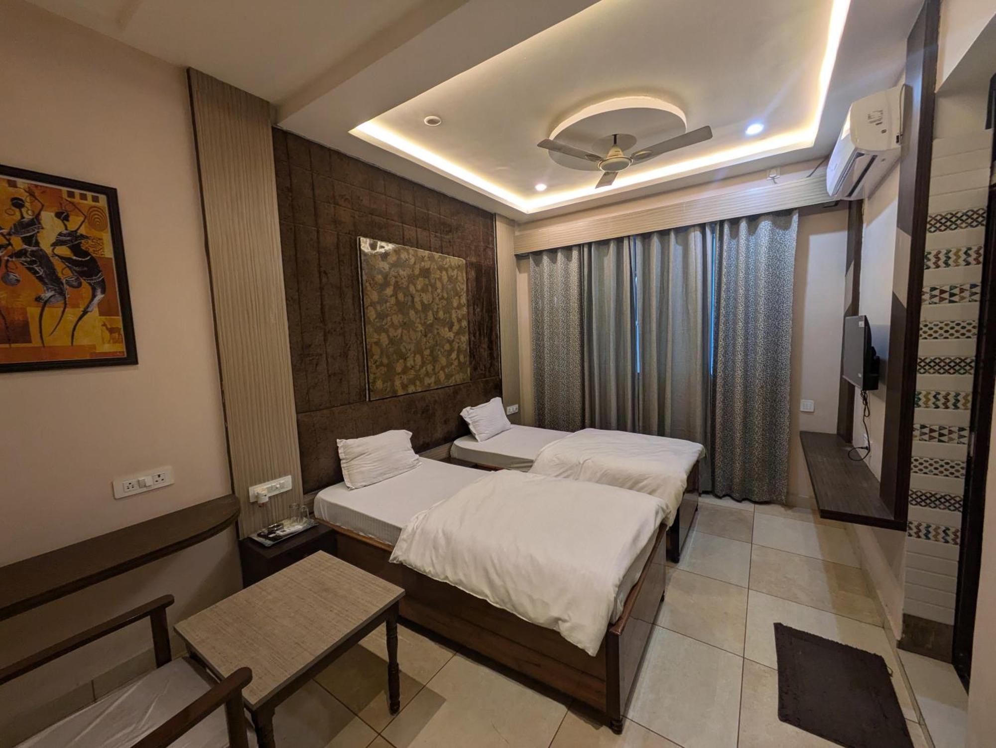 Kishori Vatika Hotel Ramnagar  Ngoại thất bức ảnh