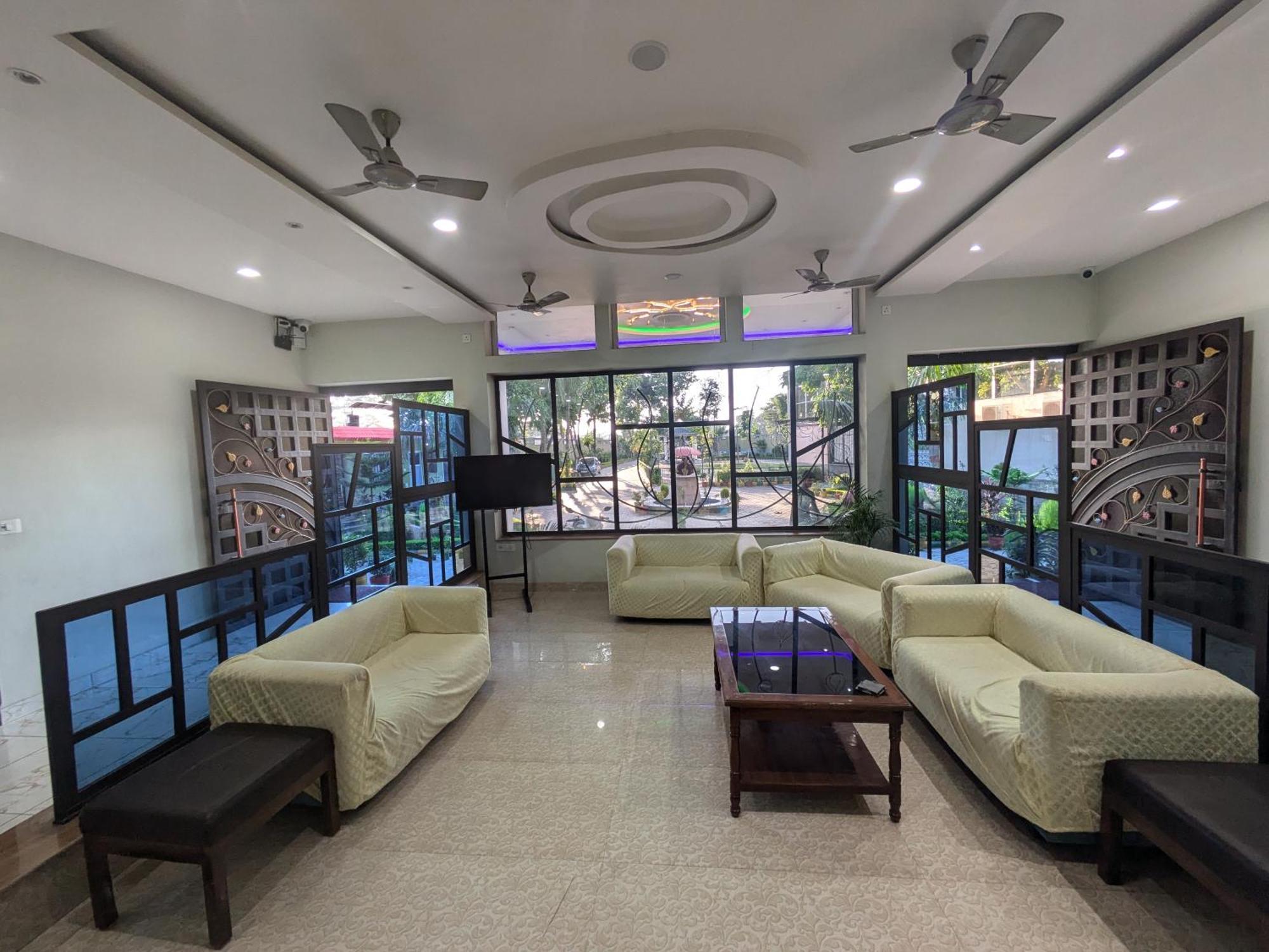 Kishori Vatika Hotel Ramnagar  Ngoại thất bức ảnh