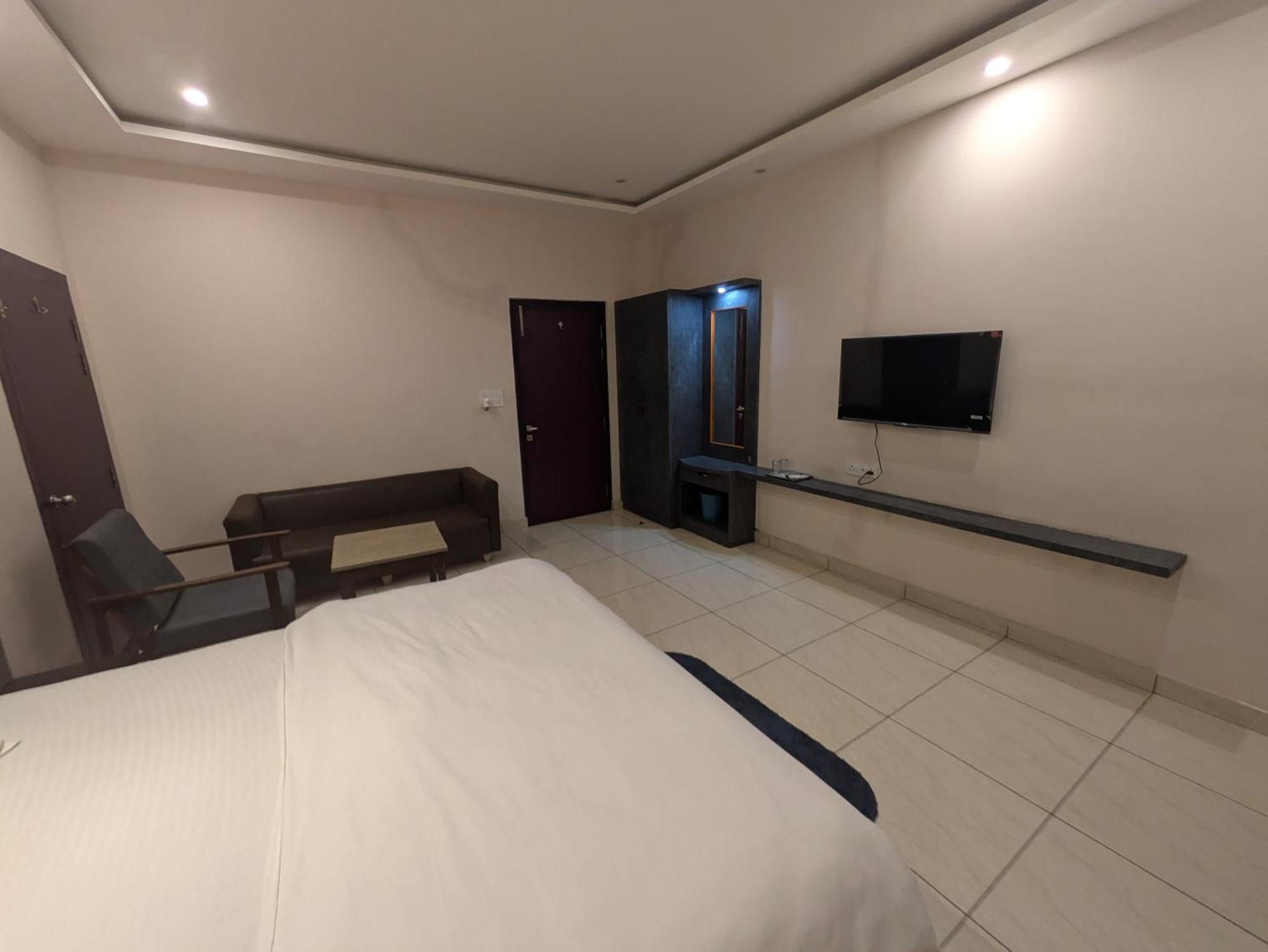 Kishori Vatika Hotel Ramnagar  Ngoại thất bức ảnh