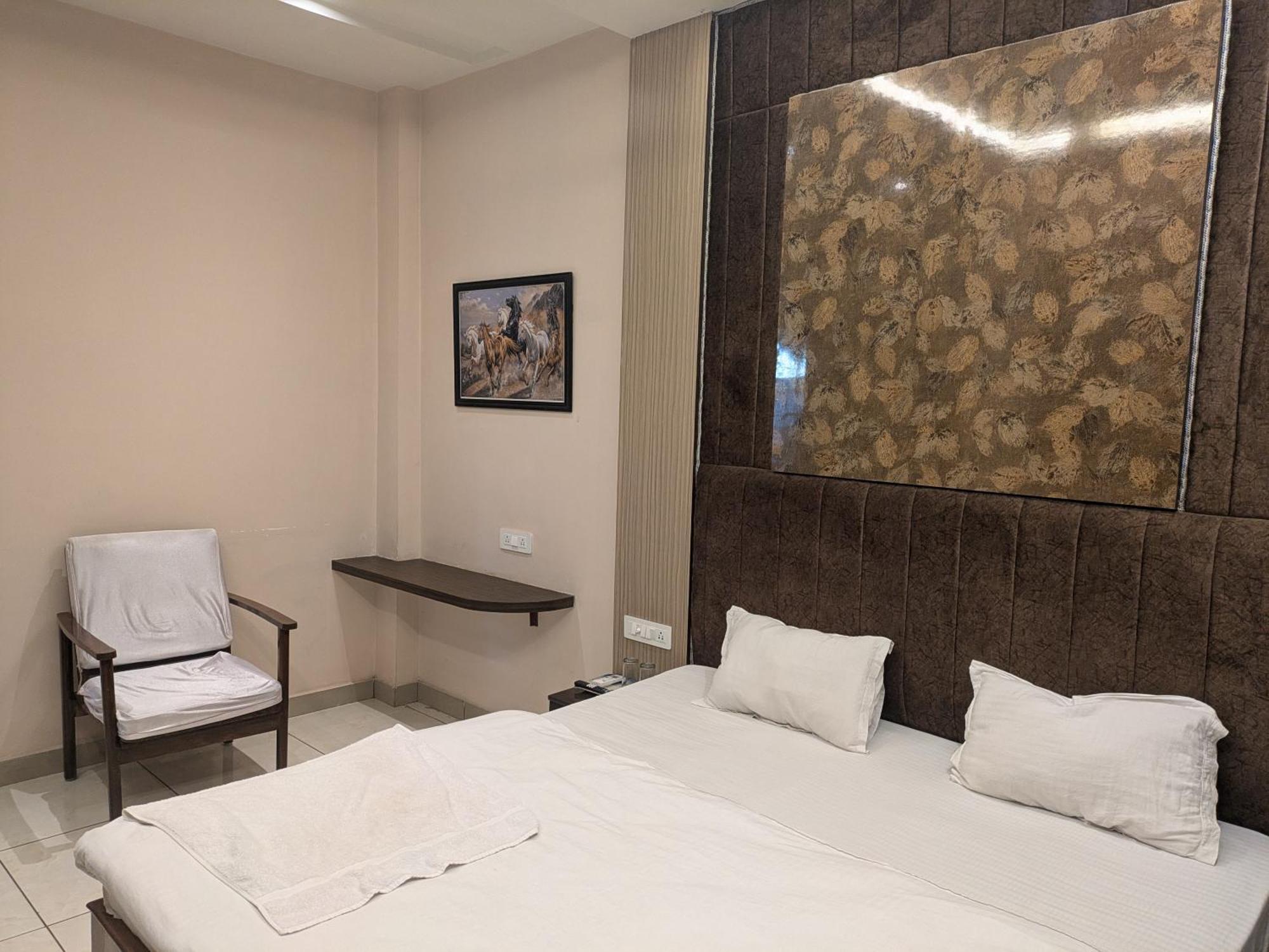 Kishori Vatika Hotel Ramnagar  Ngoại thất bức ảnh